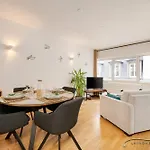 Chaleureux, Lumineux Et Confortable F2 Renove En Plein Coeur De Appartement *
