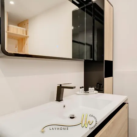 Chaleureux, Lumineux Et Confortable F2 Rénové En Plein Coeur De Appartamento
