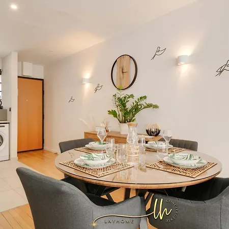 Chaleureux, Lumineux Et Confortable F2 Rénové En Plein Coeur De *