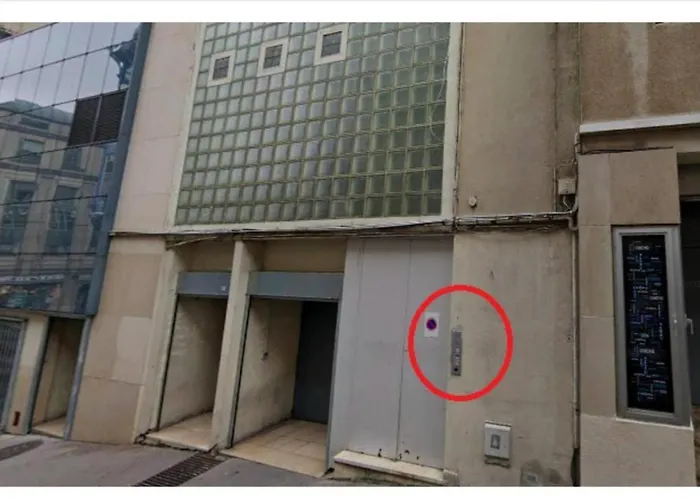 Chaleureux, Lumineux Et Confortable F2 Renove En Plein Coeur De Apartment