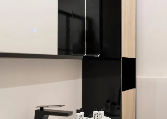 Chaleureux, Lumineux Et Confortable F2 Renove En Plein Coeur De *